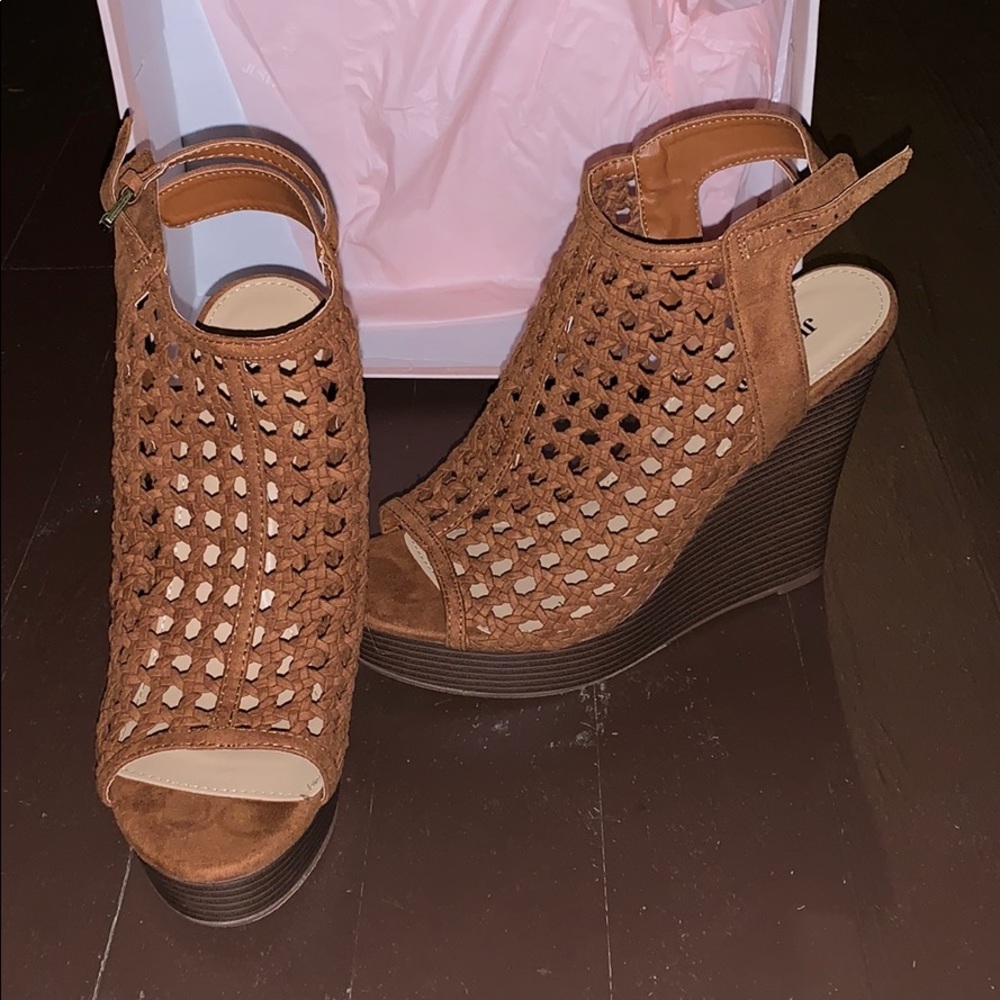 Summer wedges